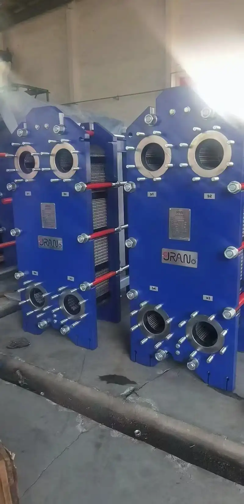 Factory-certified Vicarb V4 compatible GPHE gaskets and units ready for dispatch at Senovis facility.