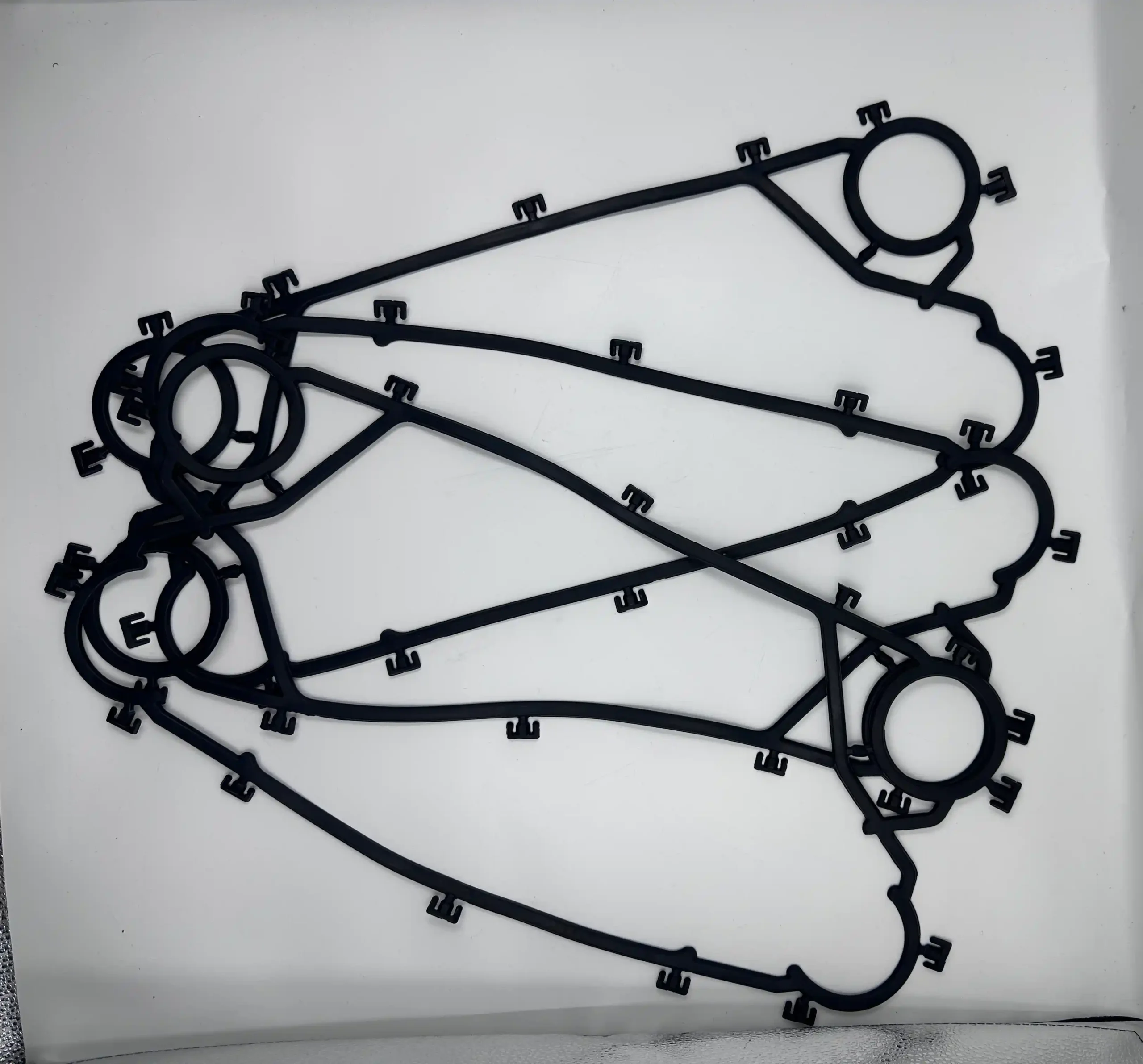 Vicarb V130 gasket fastening structure for plate heat exchanger assembly
