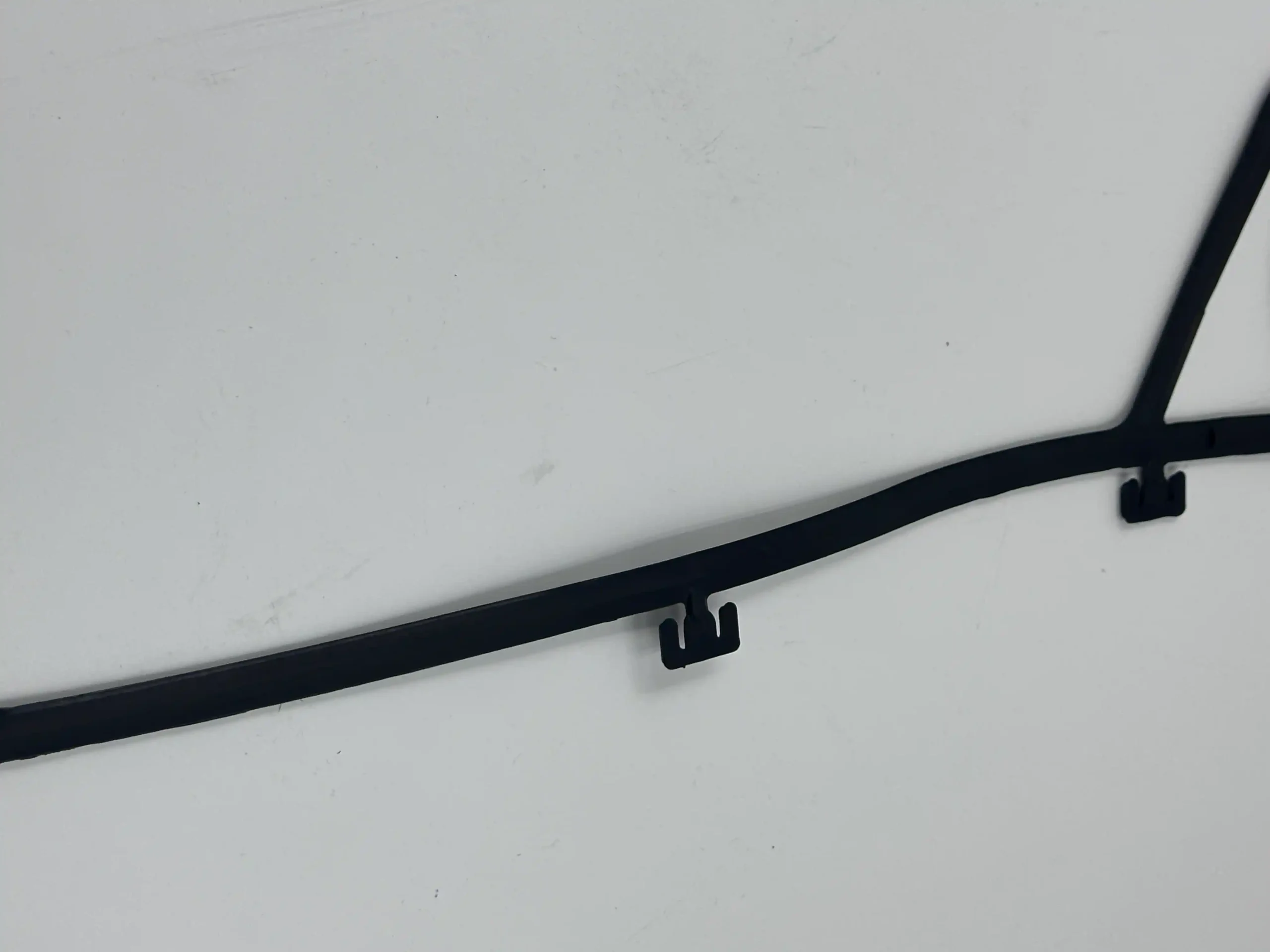 Vicarb V60 gasket attachment section for plate heat exchanger assembly